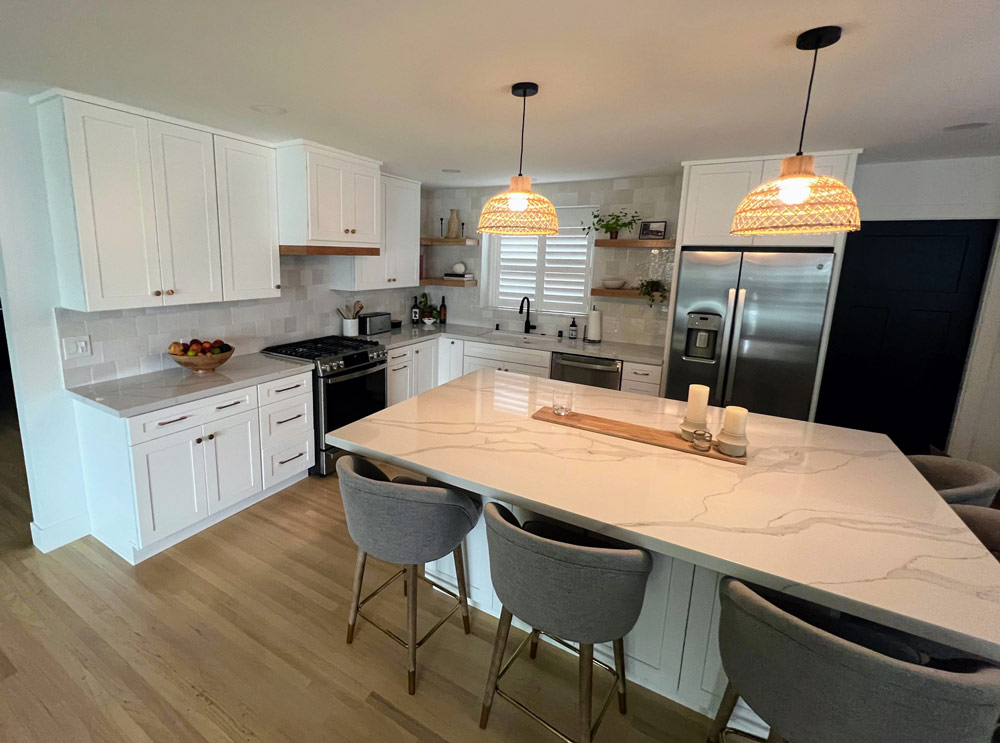 Modern Kitchen with kitchen island